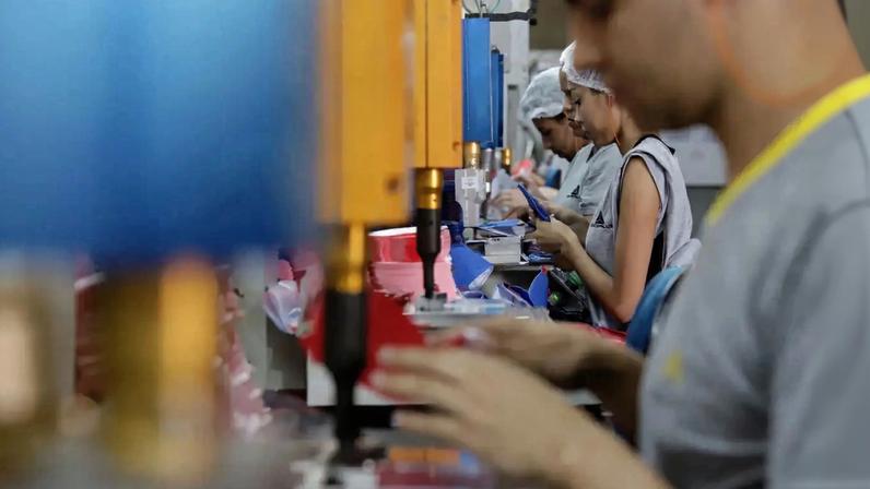 Funcionários de fábrica em Socorro, São Paulo - 03/03/2020 (Foto: REUTERS: Rahel Patrasso