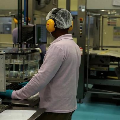Indústria nacional varia 0,1% em março e acumula alta de 3,1% em 2026