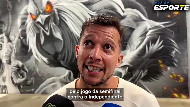 Bernard celebra boa partida e bom momento no time