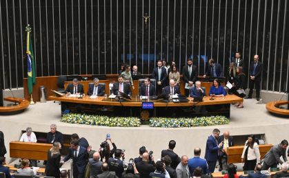 Autoridades dos Três Poderes durante sessão de 200 anos da Câmara dos Deputados