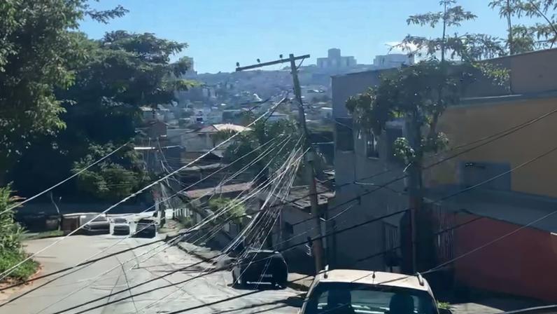 Cemig foi acionada e informou que trabalha no local