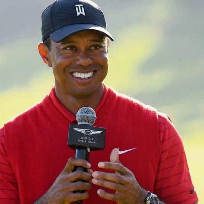 Tiger Woods abandona clínica na Suíça para apoiar namorada com câncer