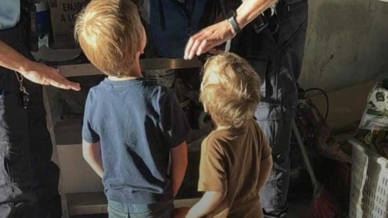 Pai de meninos deixados sozinhos na estrada fala pela primeira vez