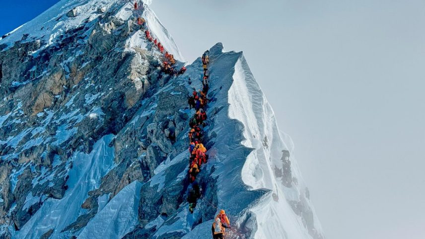 Expectativa de quem organiza expedições de escalada é por uma boa temporada. Foto: Kunga Sherpa/AP