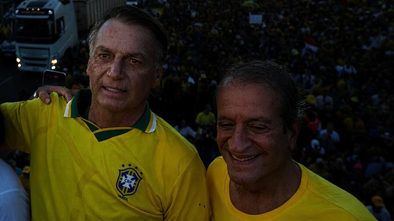 Jair Bolsonaro e Valdemar Costa Neto em manifestação em Brasília em 2025