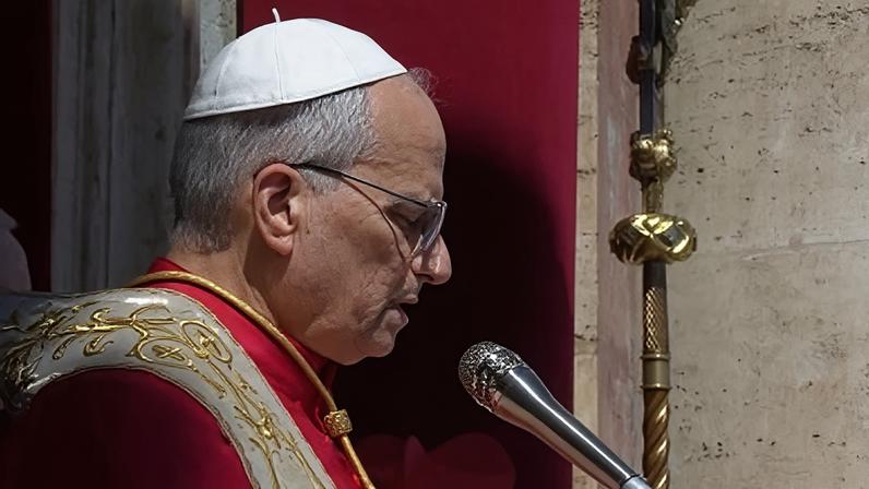 Papa Leão XIV celebra missa de Páscoa no Vaticano.