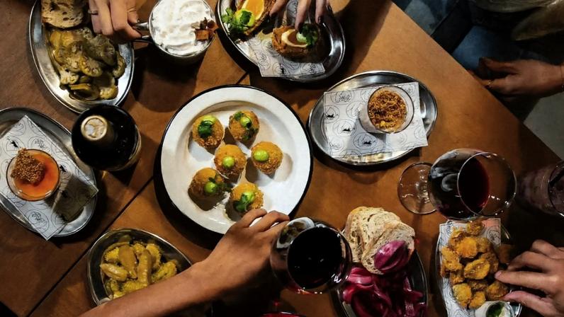 Patinho Feio: misto de bar e restaurante