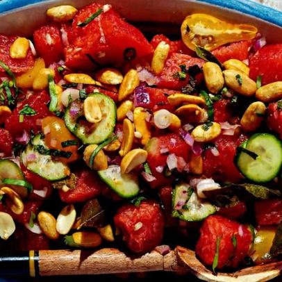 10 saladas de melancia refrescantes para o verão