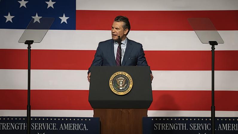 Pete Hegseth, secretário de defesa dos Estados Unidos em reunião com militares americanos