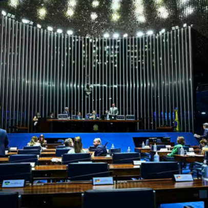 Senado vota projeto que reduz imposto sobre combustíveis