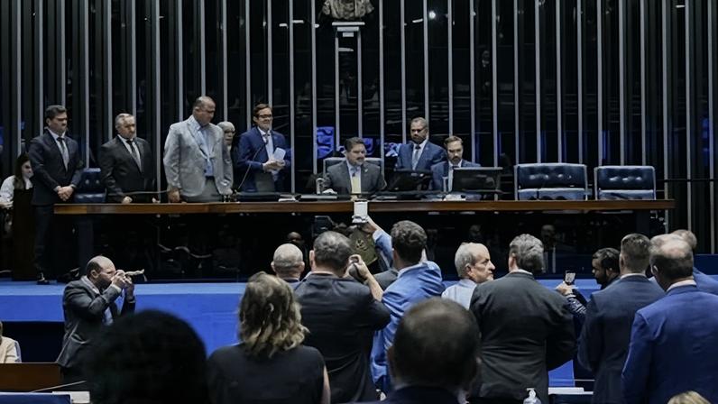 Plenário do Senado durante ato de posse do senador Bruno Bonetti (PL-RJ)