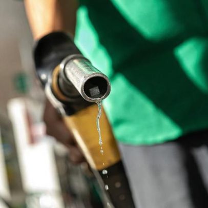 Governo publica decreto que fixa subsídio de R$ 0,44 na gasolina