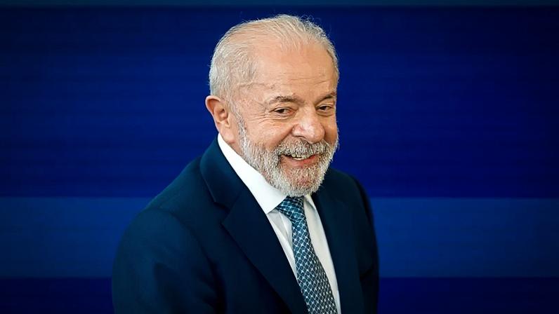 Governo comemora fim da taxa das blusinhas nas redes