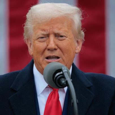 Trump anuncia tarifa de 25% sobre veículos da UE