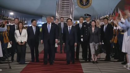 Presidente dos Estados Unidos, Donald Trump, chega na China para viagem diplomática