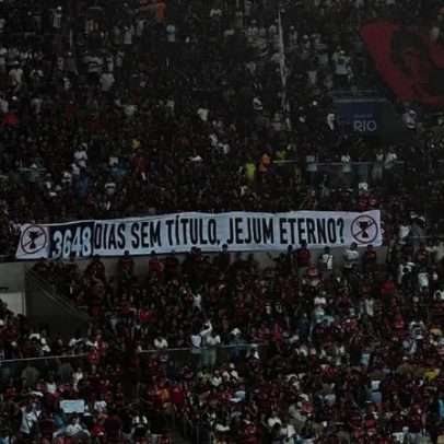 Torcida do Flamengo provoca o Vasco no Maracanã com jejum eterno