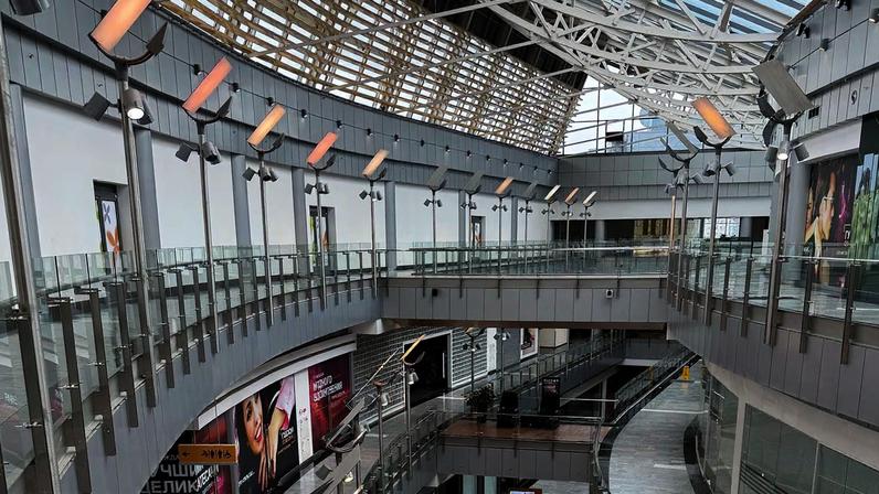 Lojas vazias no shopping Goodzone em Moscou, Rússia, em 23 de abril de 2026