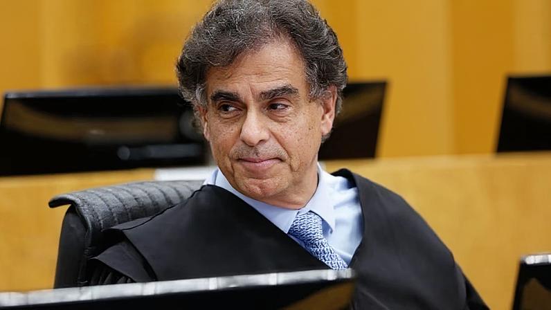 Presidente do TST recebe R$ 103 mil em março, mais que o dobro do teto