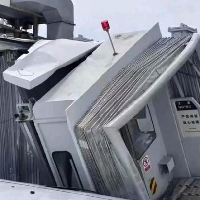 Avião bate em passarela de embarque e danifica motor avaliado em R$ 150 milhões