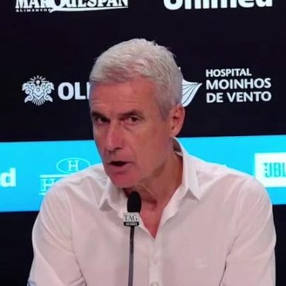 Luís Castro elogia a resiliência do Grêmio para virar contra o Santos