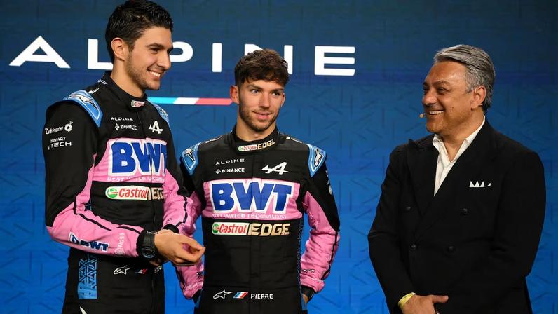 Luca de Meo with Alpine's Formula One drivers.