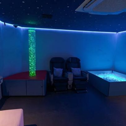 Aeroportos brasileiros ampliam espaços multissensoriais para passageiros neurodivergentes