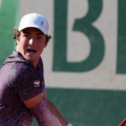 João Fonseca faz maior jogo da carreira contra Djokovic, seu ídolo