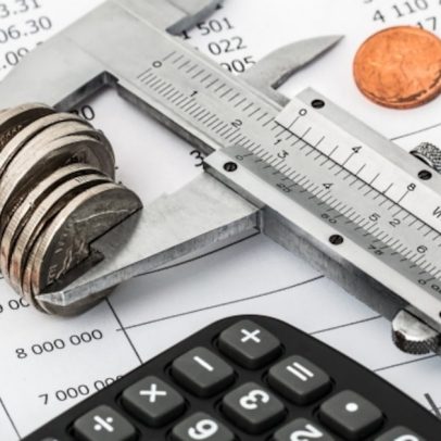 Economia cresce, mas dívida e juros elevados pesam sobre a população