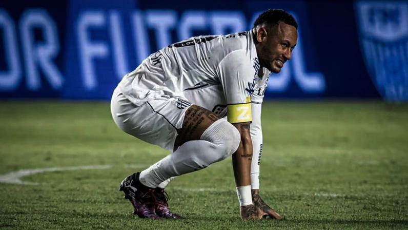 Neymar tem lesão grau 2. Duas a três semanas para recuperar. Ancelotti avalia se vale a pena levá-lo machucado ou já fazer o corte