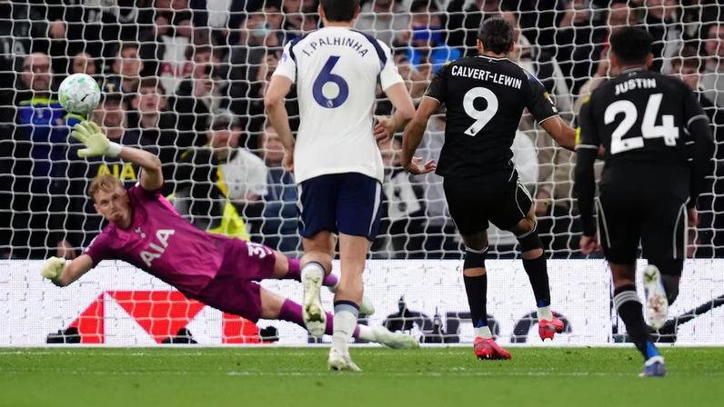 Time de Londres continua colado na zona de rebaixamento e fecha o campeonato contra Chelsea e Everton