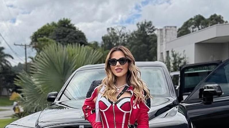 Deolane Bezerra