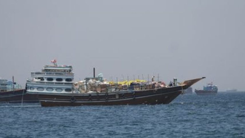 Navios e barcos no Estreito de Hormuz, em Musandam, Omã 4 de maio de 2026 REUTERS/Stringer