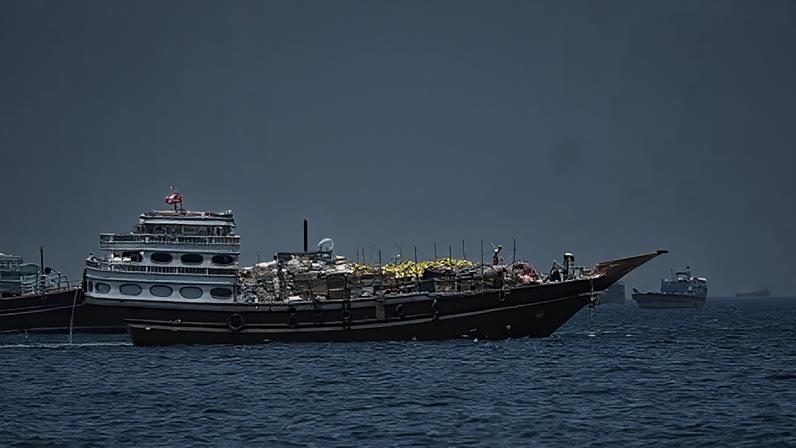Navios e barcos no Estreito de Hormuz, em Musandam, Omã