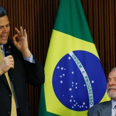 Alcolumbre aponta alternância de poder e reposiciona Centrão distanciando-se de Lula