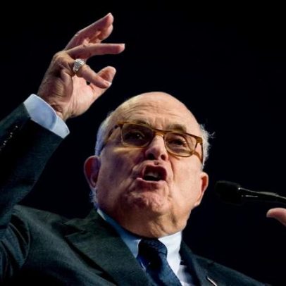 Rudy Giuliani é internado em estado crítico