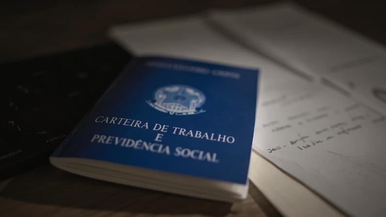 Foto: Carteira de Trabalho / CanvaPro