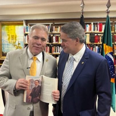 Queiroga lança autobiografia no Senado