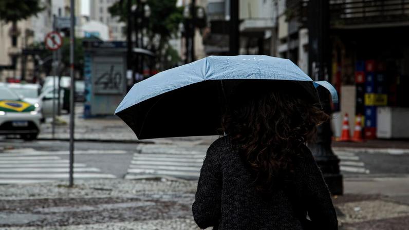 Há um alerta de chuvas intensas entre sábado e segunda-feira, segundo a Meteoblue