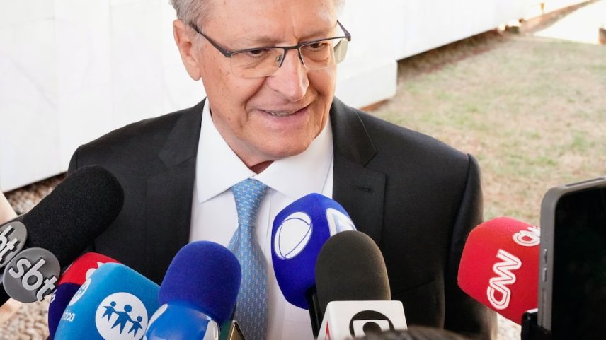 Alckmin lamenta rejeição de Messias ao STF e diz que Lula está definindo uma nova indicação