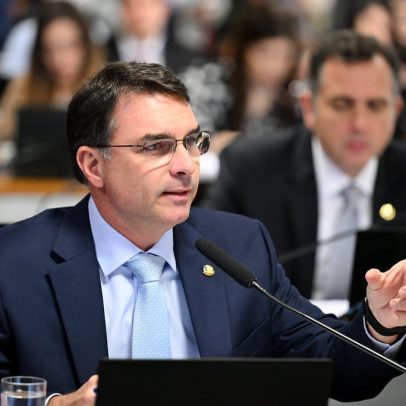 Flávio Bolsonaro diz que Zema errou ao pré-condená-lo e Caiado foi respeitoso