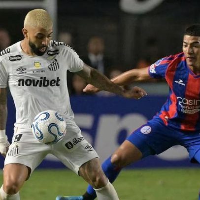 Torcedores do Santos cospem Gabigol após empate na Sul-Americana