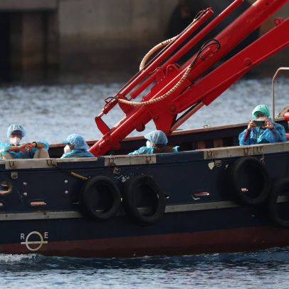Passageiros desembarcam na Espanha após surto de hantavírus em navio