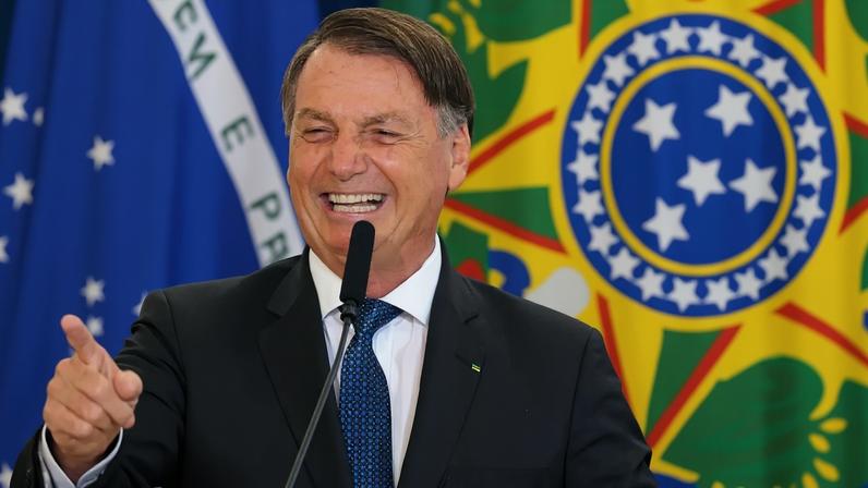 Bolsonaro foi internado para realizar cirurgia no ombro