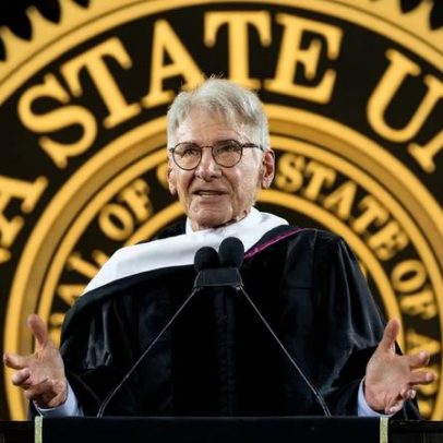 Harrison Ford recebe doutorado honorário e comenta o mundo deixado pela geração