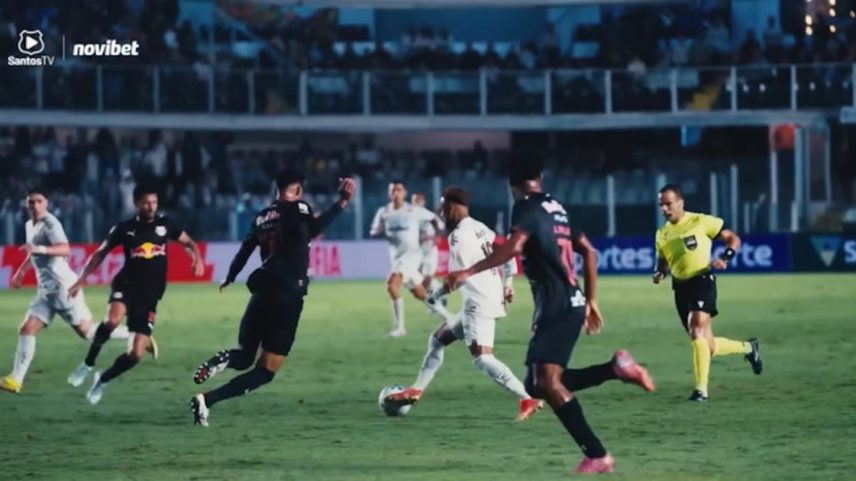 Neymar faz gol pelo Santos contra o Bragantino na Vila Belmiro