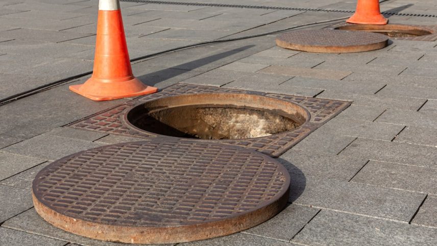 Sabesp: leitor reclama de tampa de bueiro solta na Avenida Pacaembu