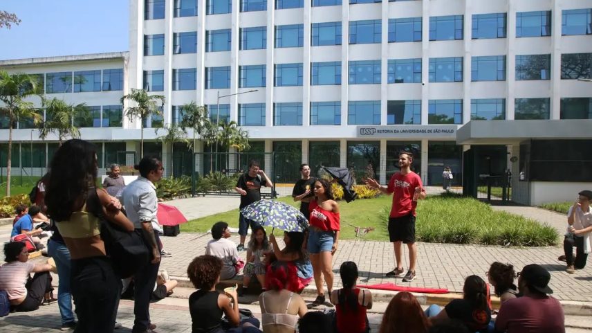 Estudantes reinvidicam aumento da bolsa do programa de permanência