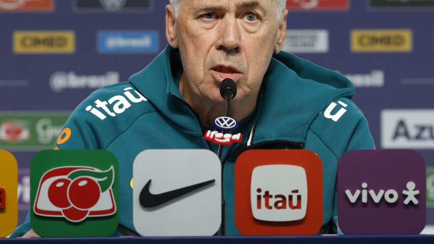 O técnico Carlo Ancelotti disse que nenhum jogador sertá cortado