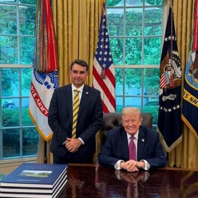 Foto de Flávio Bolsonaro com Trump simboliza identidade mundial da direita