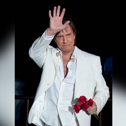 Roberto Carlos faz avaliação cautelosa de filme sobre sua vida